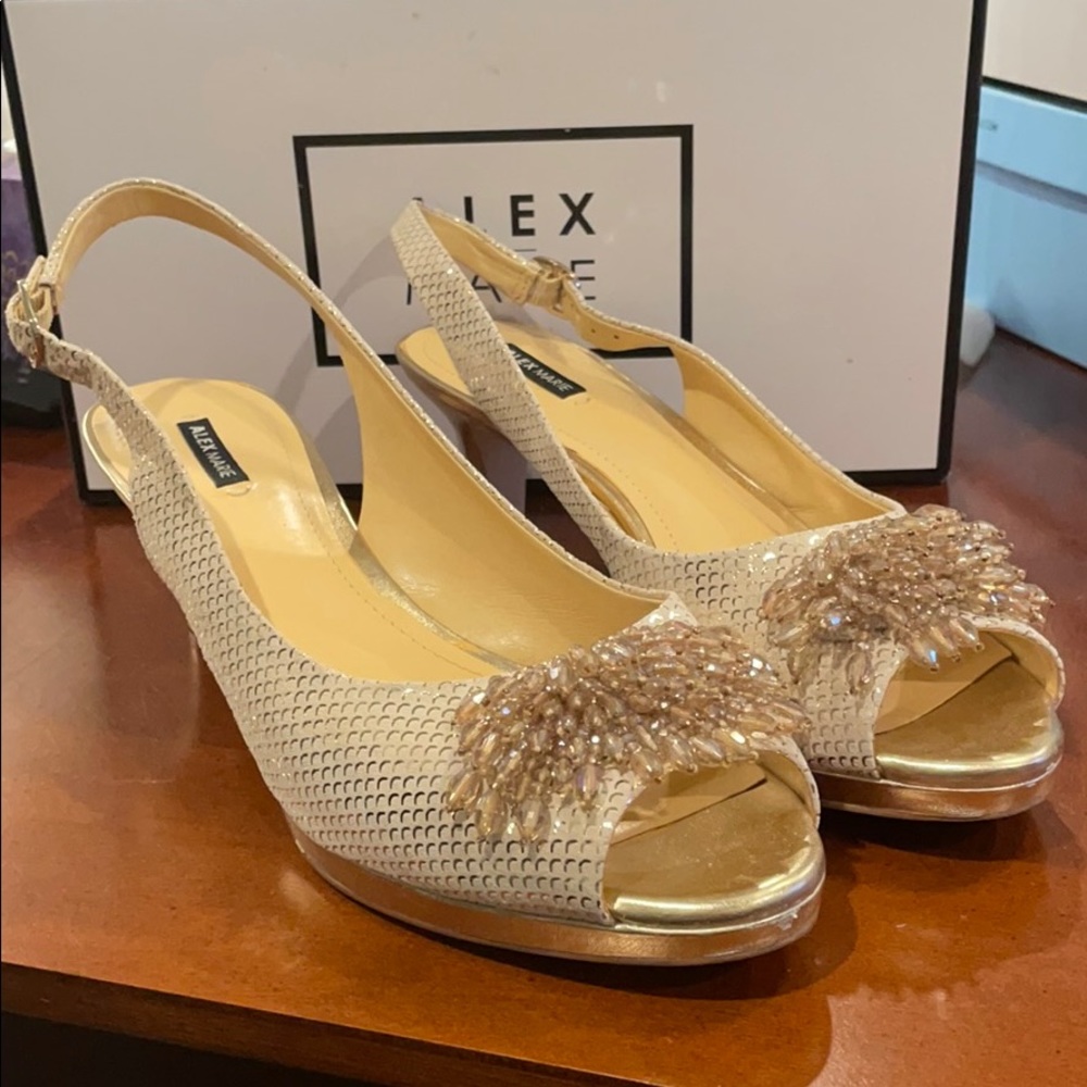 Alex Marie pumps
